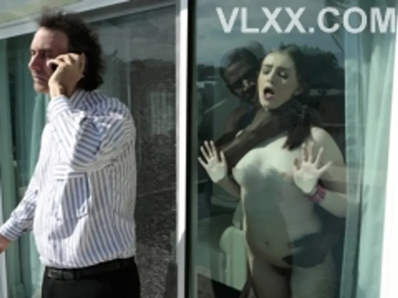 Dẫn anh người yêu da đen về nhà chơi rồi địt nhau trước mặt ba mình